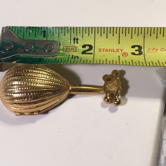 Vintage Avon mandolin lip balm locket - Picture 3 of 4